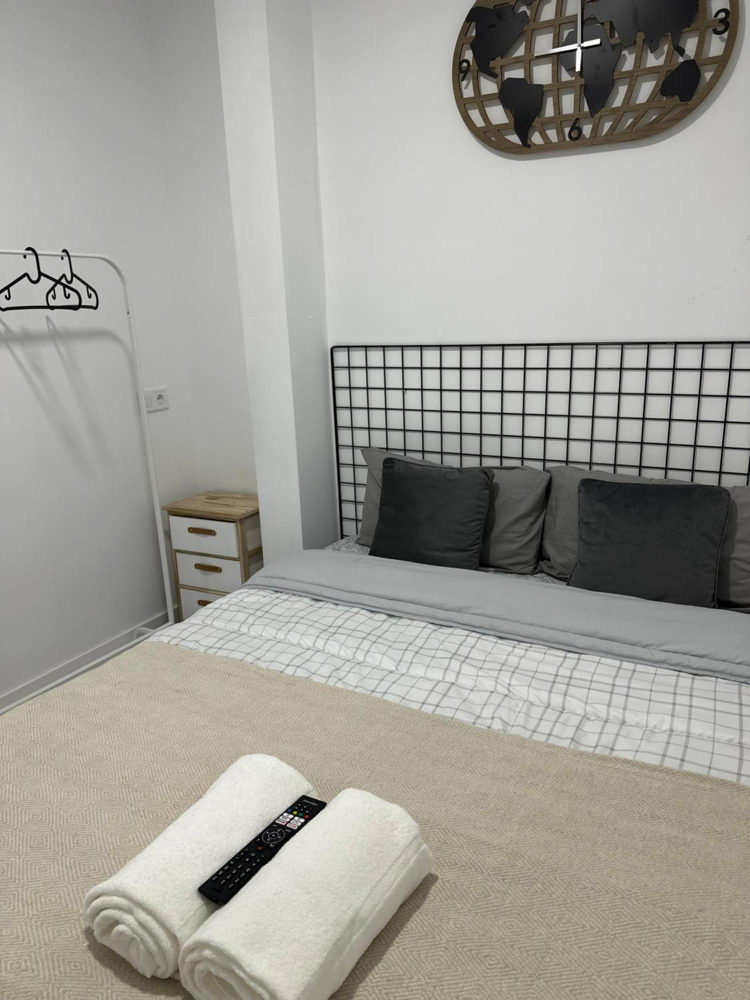 Rooms Mediavilla Madri Exterior foto
